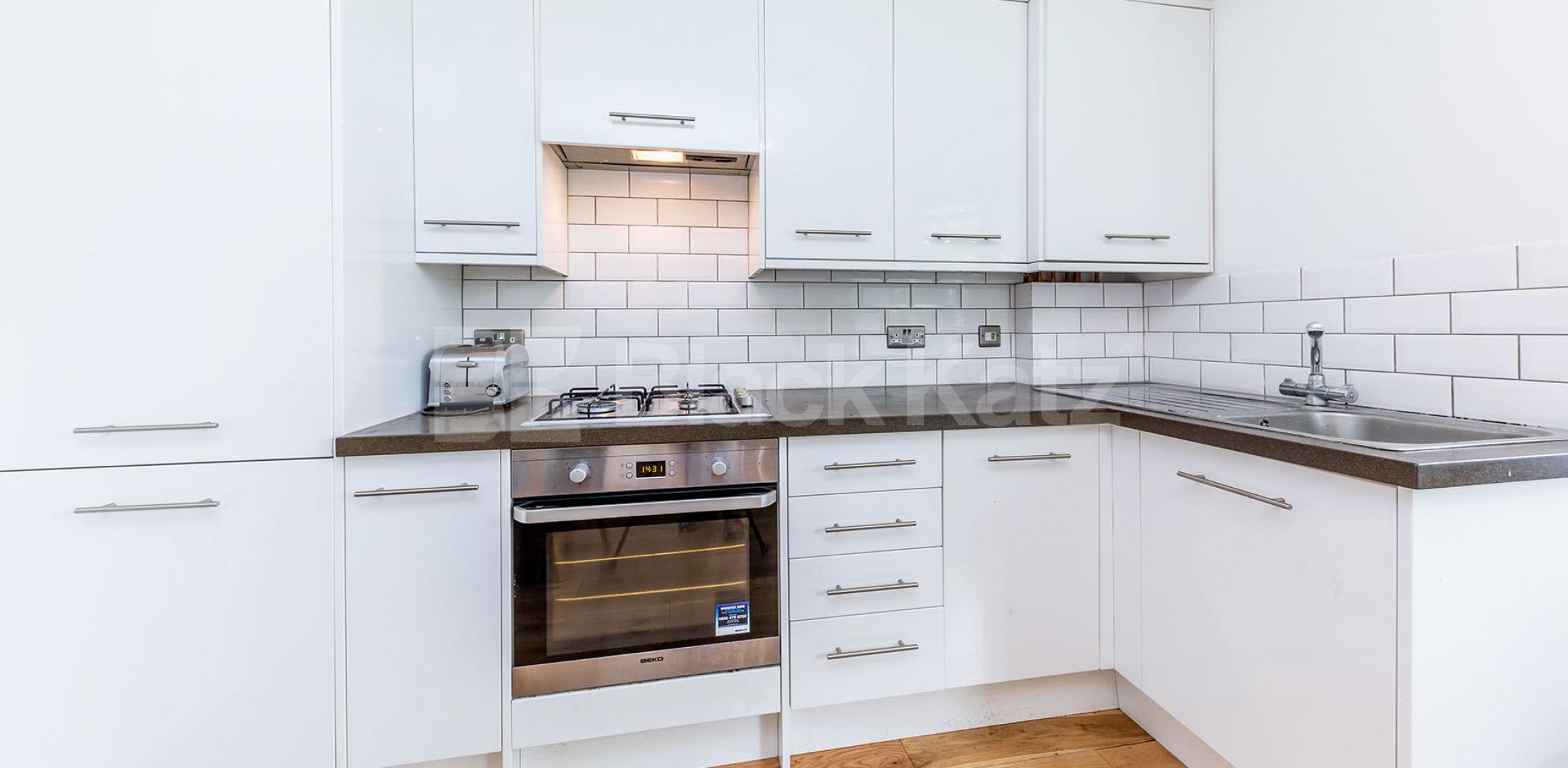 			MODERN THREE BED!, 3 Bedroom, 1 bath, 1 reception Flat			 Carleton Road, TUFNELL PARK